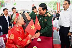 Đại tướng Phan Văn Giang dự Ngày hội Đại đoàn kết toàn dân tộc tại phường Linh Sơn, Thái Nguyên